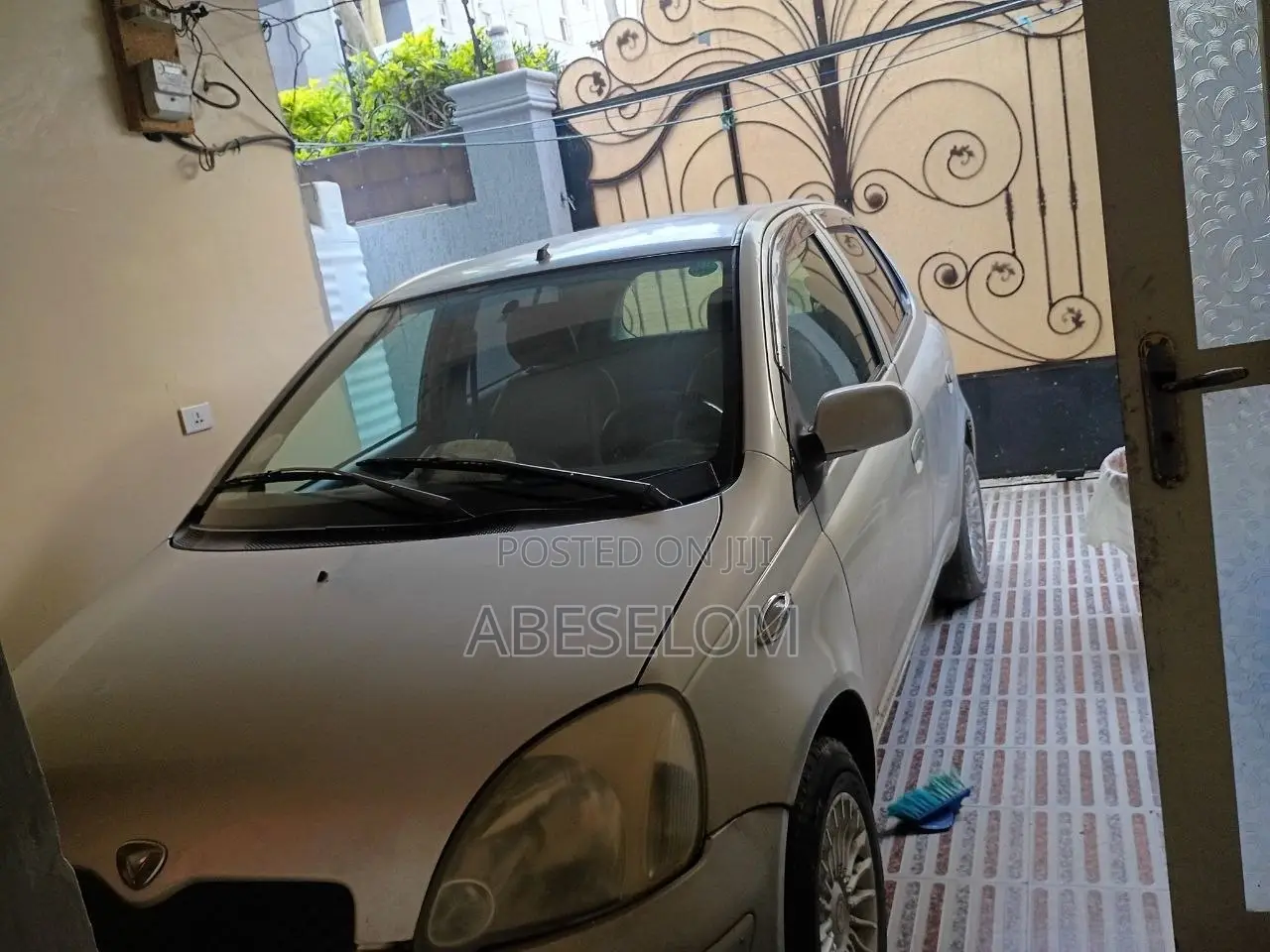 Toyota Vitz 2002 Gold