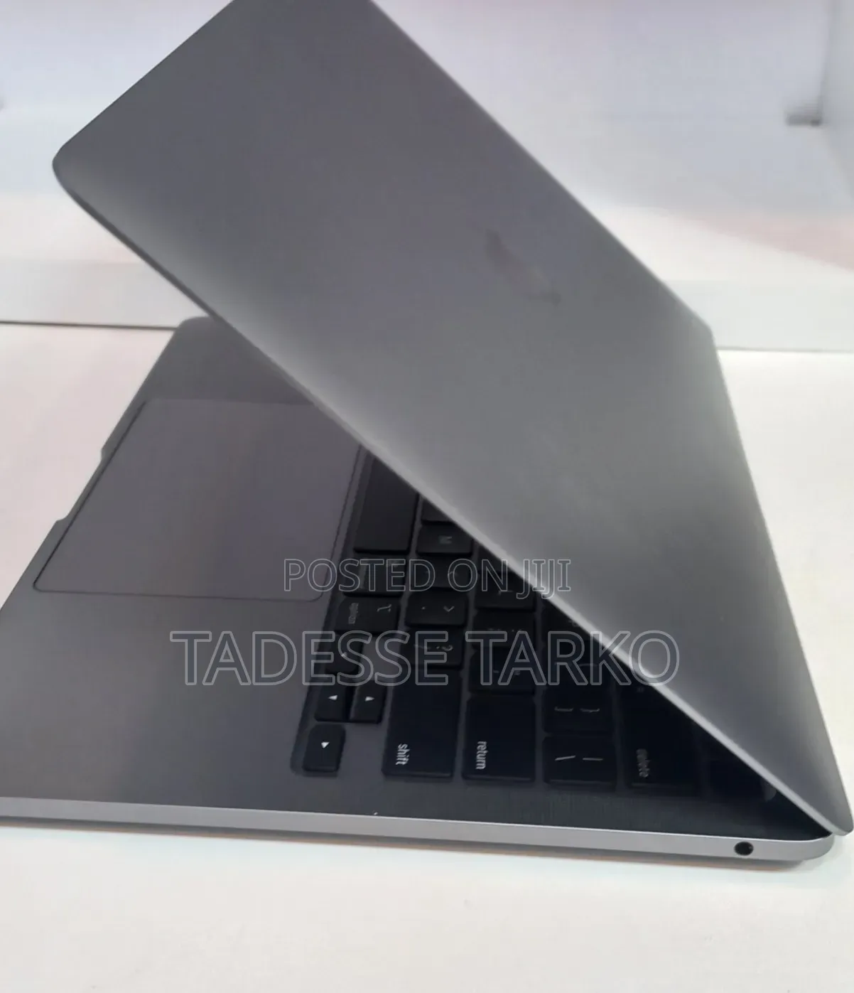 New Laptop Apple MacBook Pro 2020 M1 8GB Apple M1 Pro SSD 256GB
