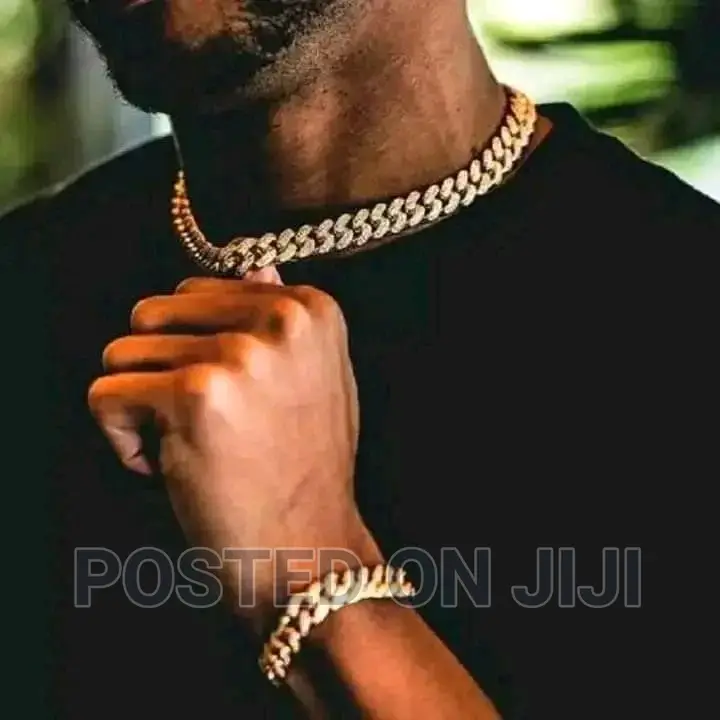 Big Discount on Golden Luxury Chain Necklace + Chain Bracele