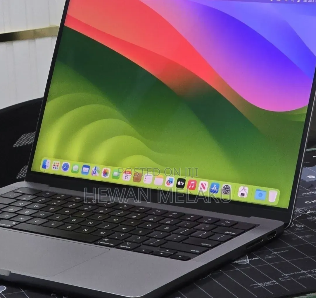 New Laptop Apple MacBook Pro 2023 M3 8GB Apple M3 SSD 512GB