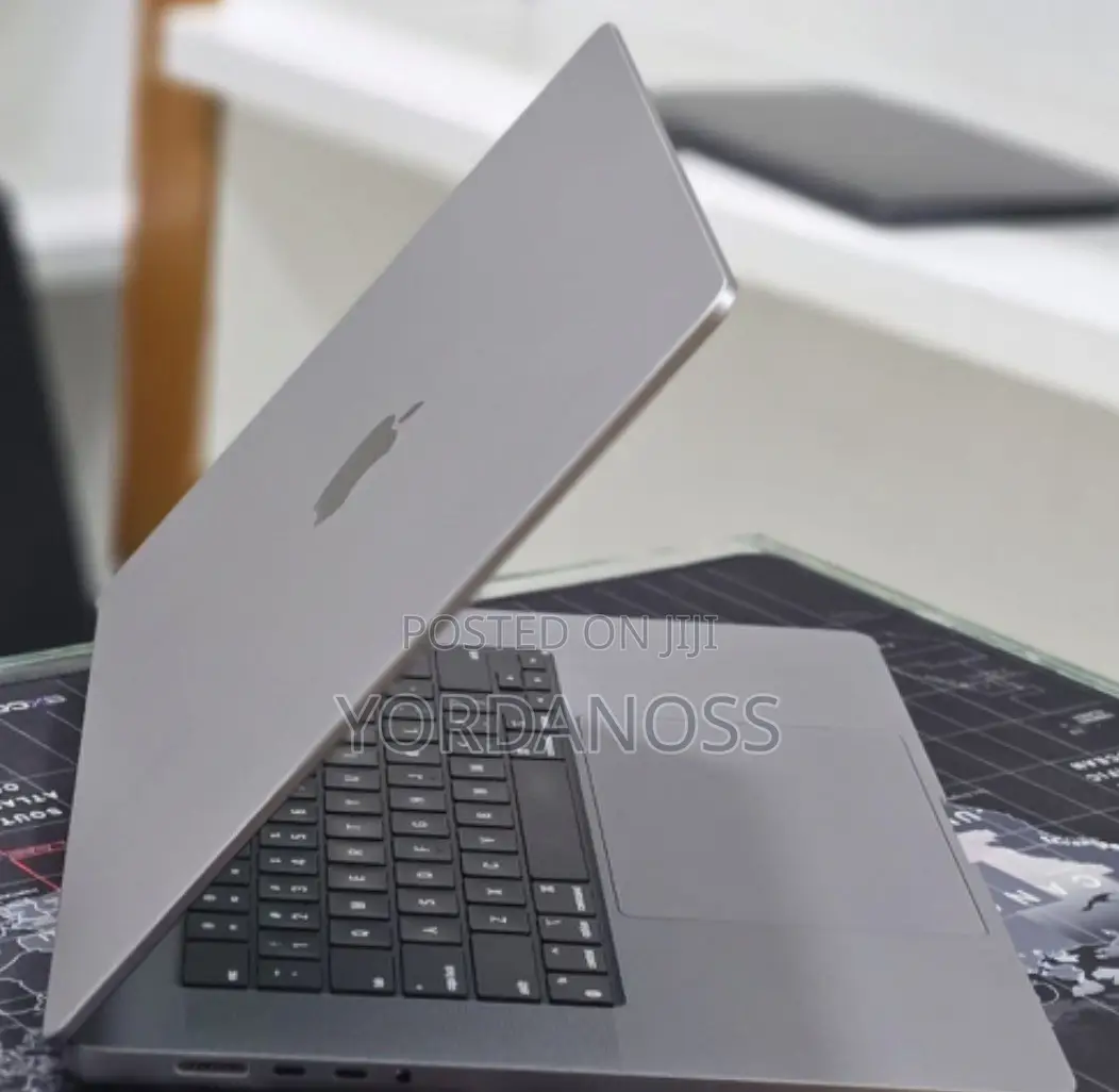 New Laptop Apple MacBook Pro 2023 M2 16GB Apple M2 SSD 512GB