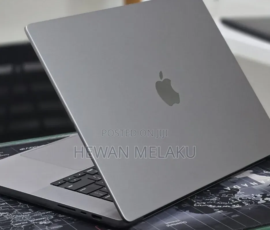 New Laptop Apple MacBook Pro 2022 M2 16GB Apple M2 SSD 512GB