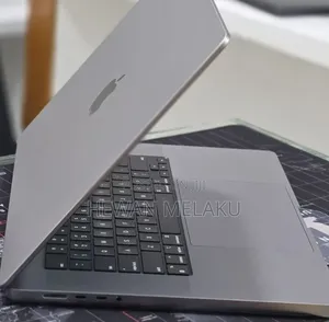 New Laptop Apple MacBook Pro 2022 M2 16GB Apple M2 SSD 512GB