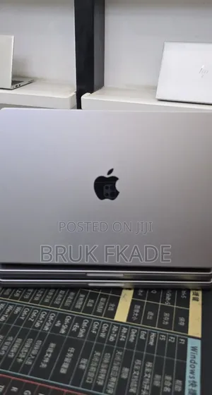 New Laptop Apple MacBook Pro 2021 M1 16GB Apple M1 Pro SSD 512GB