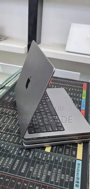 New Laptop Apple MacBook Pro 2021 M1 16GB Apple M1 Pro SSD 512GB