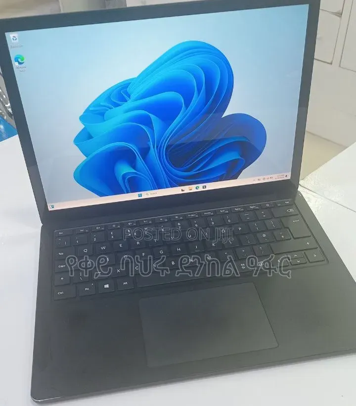 New Laptop Microsoft Surface 16GB Intel Core i7 SSD 512GB