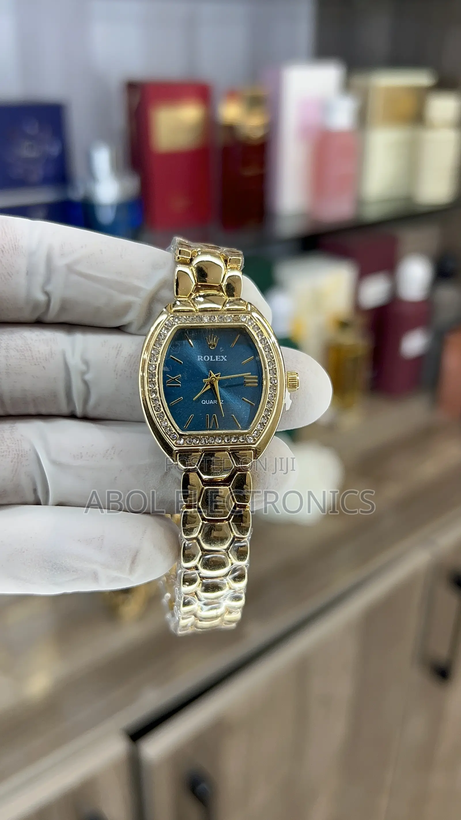 Luxury Gold Women's Quartz Watch - Diamond Bezel Blue Dial
