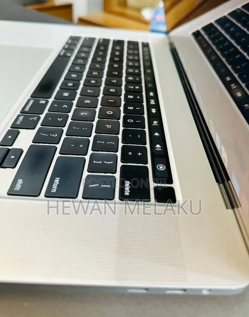 New Laptop Apple MacBook Pro 2019 32GB Intel Core i9 SSD 512GB
