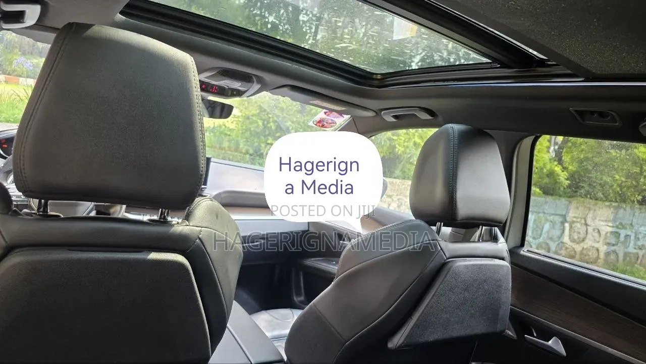 Peugeot 5008 2023 White