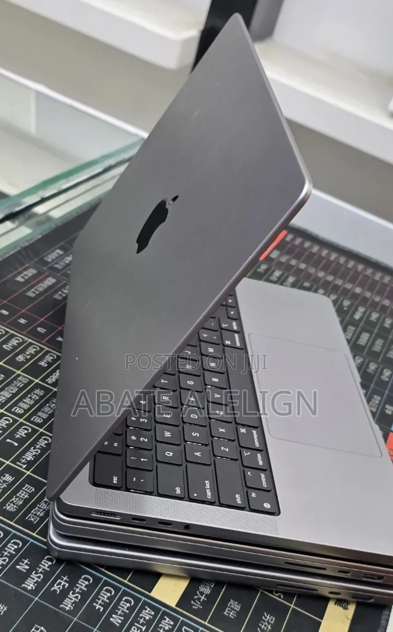 New Laptop Apple MacBook Pro 2021 M1 16GB Apple M1 Pro SSD 512GB