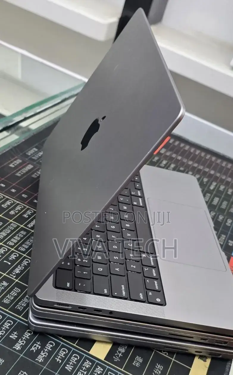 New Laptop Apple MacBook Pro 2021 M1 16GB Apple M1 Pro SSD 512GB