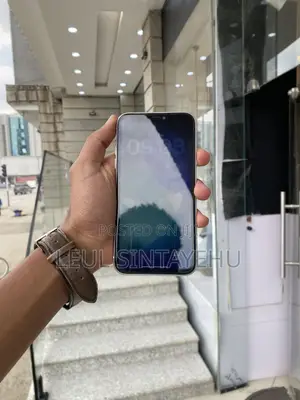 Apple iPhone 11 64 GB White