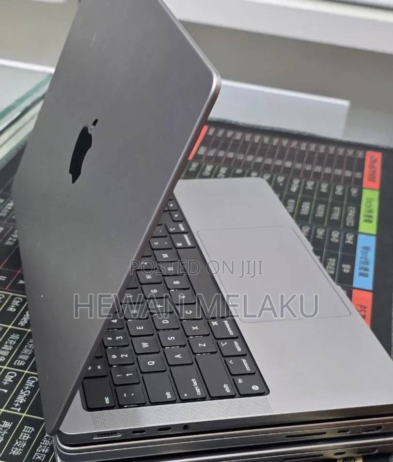 New Laptop Apple MacBook Pro 2021 M1 16GB Apple M1 Pro SSD 512GB