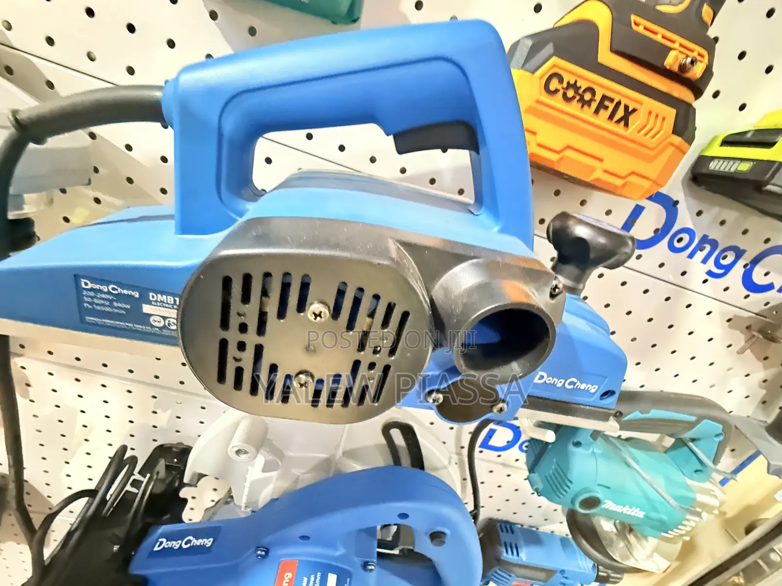 Dong Cheng DMB110 Is a Heavy-Duty Electric Wood Planer