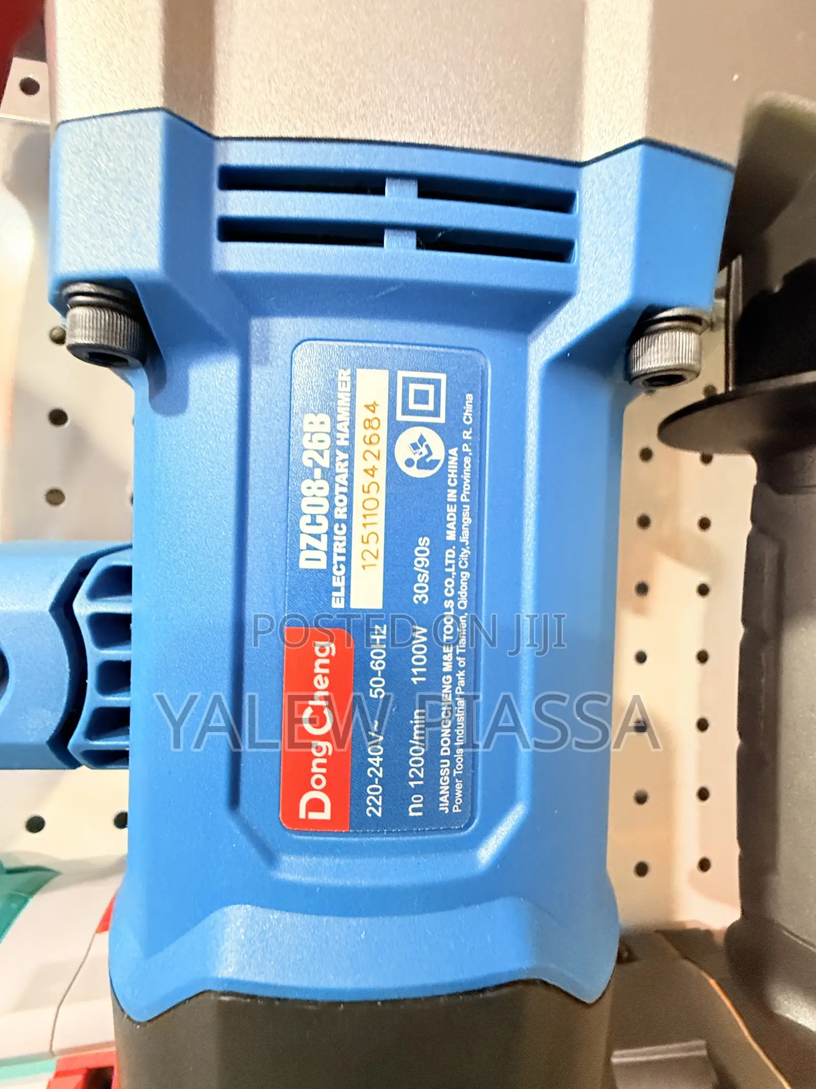 DongCheng DZC08-26B Is a Heavy-Duty 1100W Electric Rotary Hammer