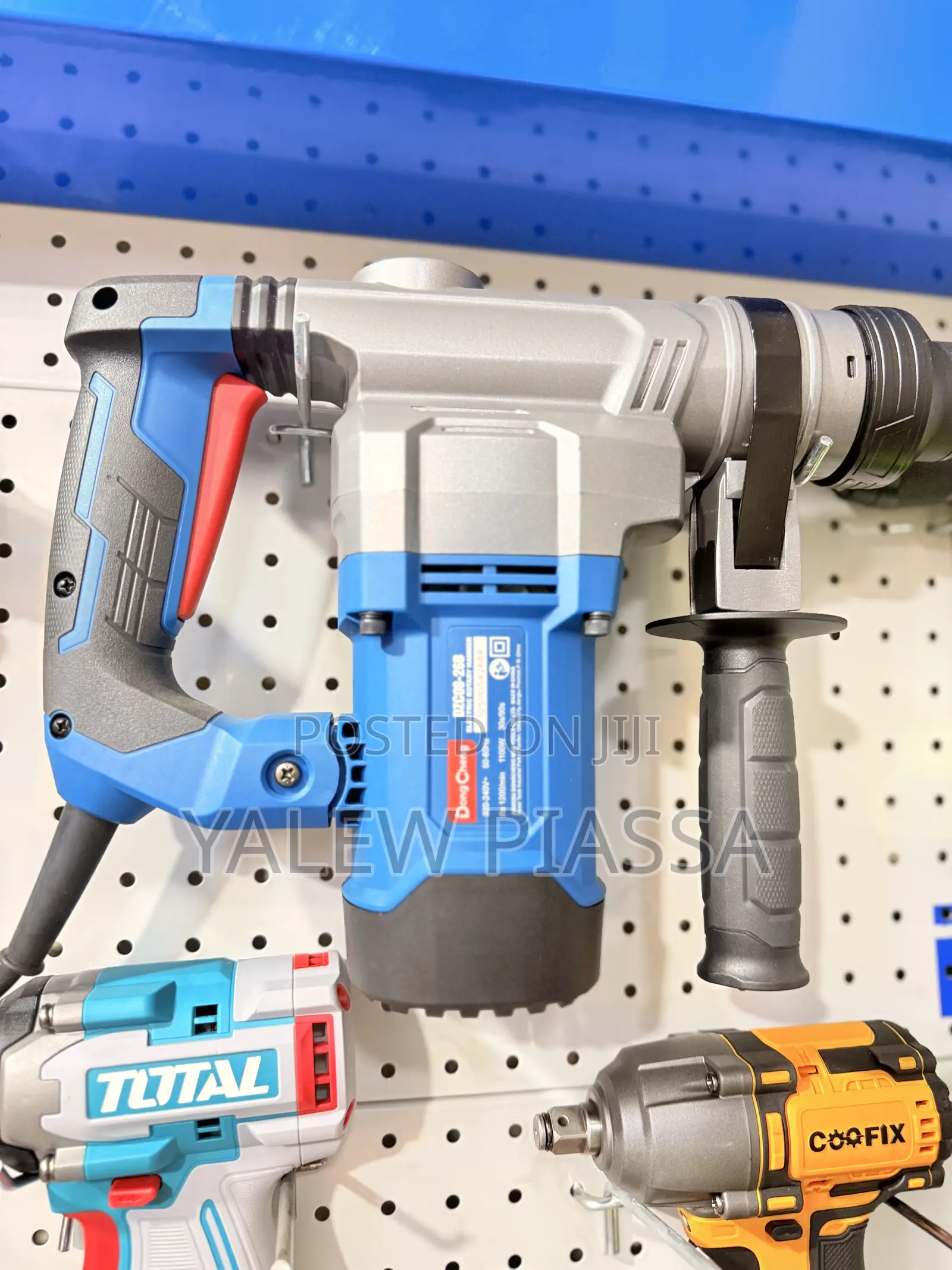 DongCheng DZC08-26B Is a Heavy-Duty 1100W Electric Rotary Hammer