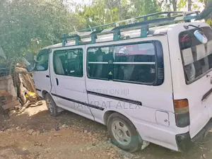 Toyota HiAce 1996 White