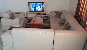 Leather Sofa + Solid Wood Table / የቆዳ ሶፋ + ከጠንካራ እንጨት የተሠራ ጠረጴዛ