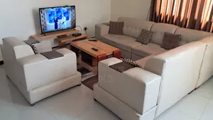 Leather Sofa + Solid Wood Table / የቆዳ ሶፋ + ከጠንካራ እንጨት የተሠራ ጠረጴዛ