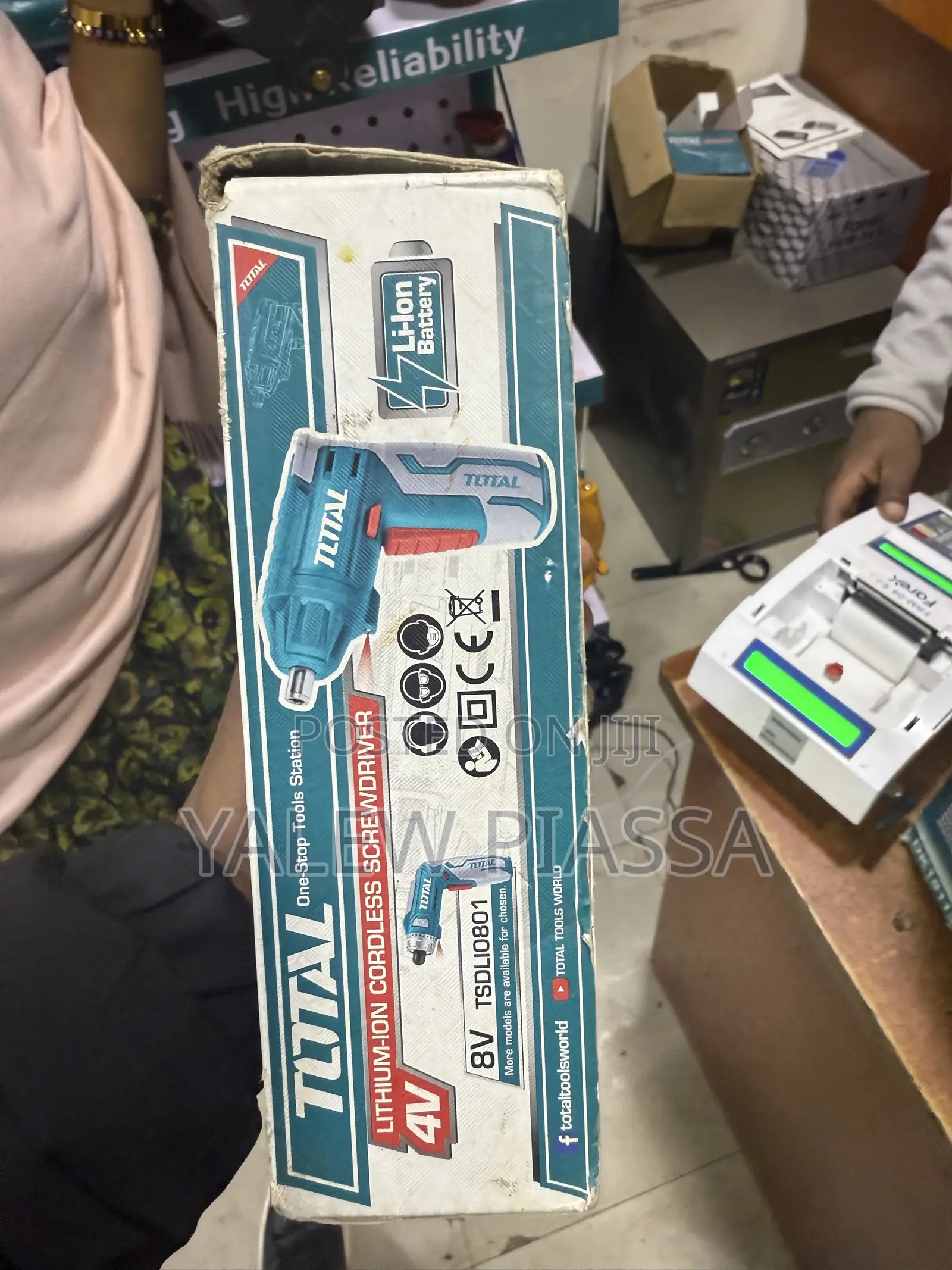 Total Lithium-Ion Cordless Screwdriver 4V Is a Compact Eleca 4V Drመ