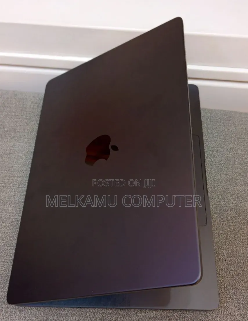 New Laptop Apple MacBook Pro 2025 M5 16GB Apple M5 SSD 512GB