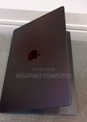 New Laptop Apple MacBook Pro 2025 M5 16GB Apple M5 SSD 512GB