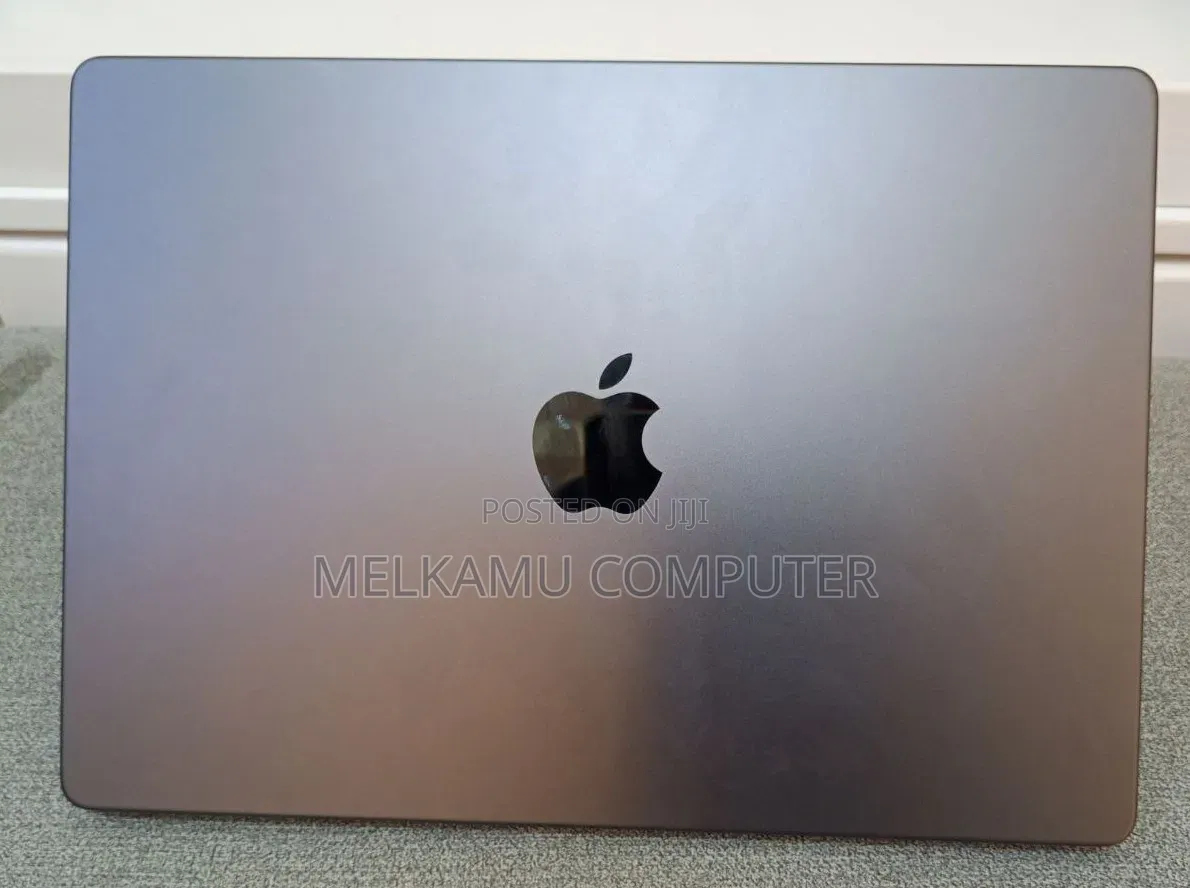 New Laptop Apple MacBook Pro 2025 M5 16GB Apple M5 SSD 512GB
