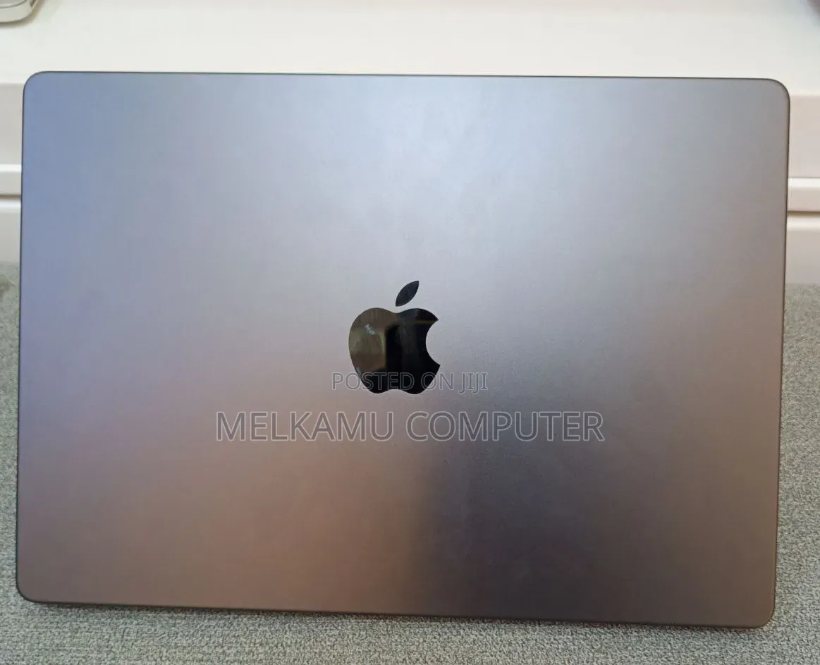 New Laptop Apple MacBook Pro 2025 M5 16GB Apple M5 SSD 512GB