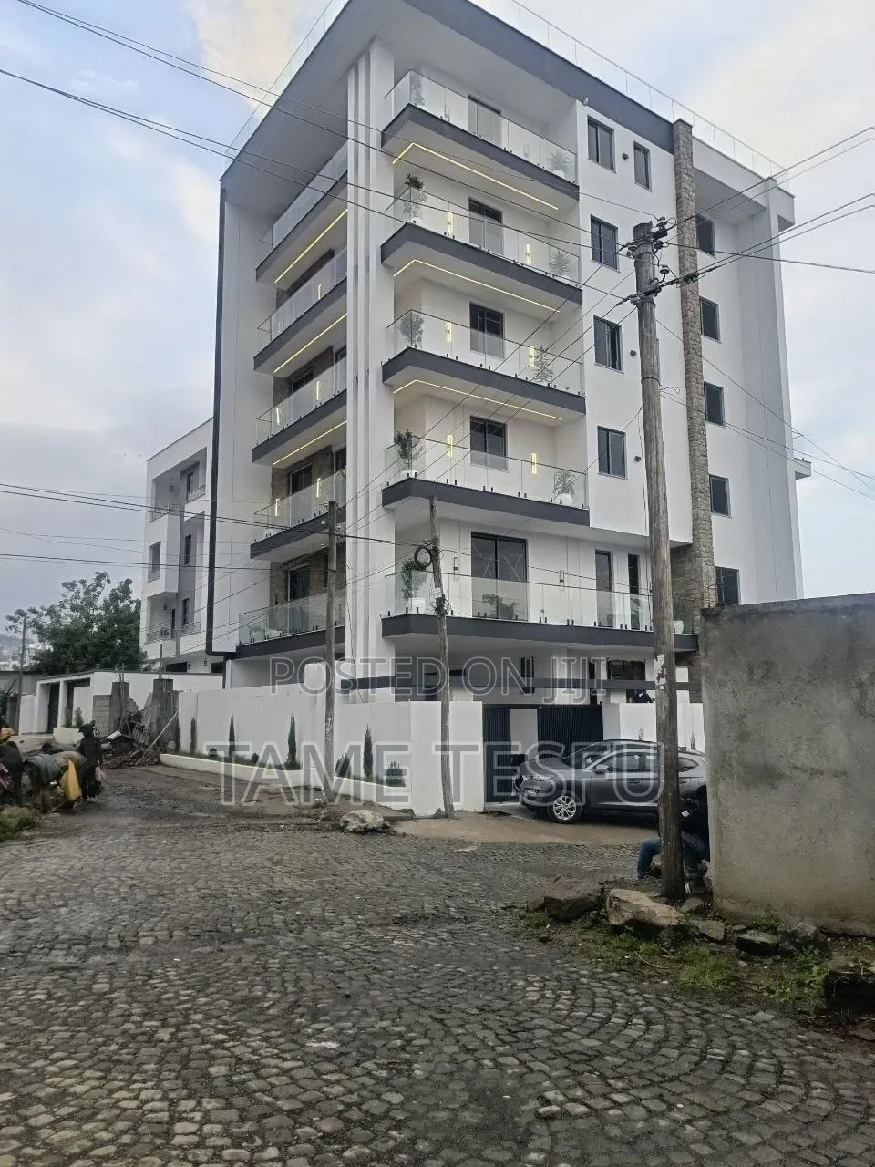 Furnished 12bdrm House in Cmc, Bole for sale