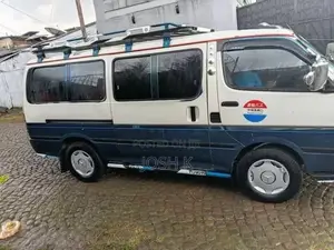 Toyota Grand HiAce 2002 White