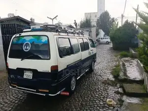 Toyota Grand HiAce 2002 White