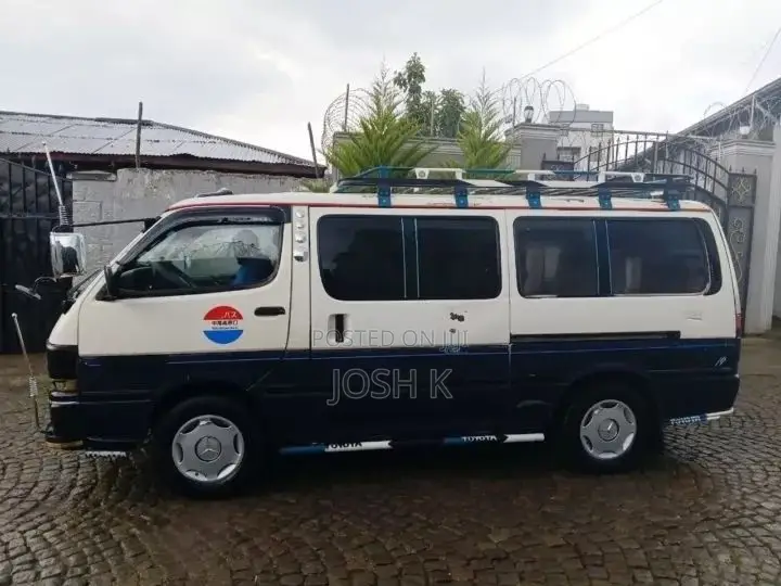 Toyota Grand HiAce 2002 White