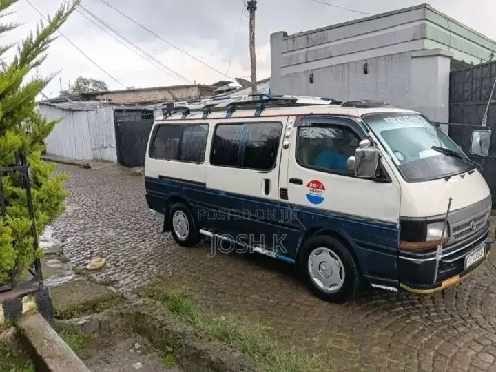 Toyota Grand HiAce 2002 White