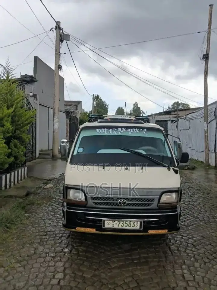 Toyota Grand HiAce 2002 White