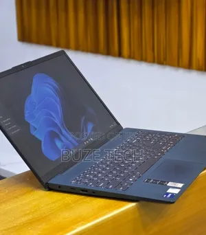 New Laptop Lenovo 12GB Intel Core i7 SSD 512GB