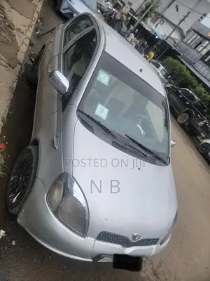 Toyota Vitz 2002 Silver
