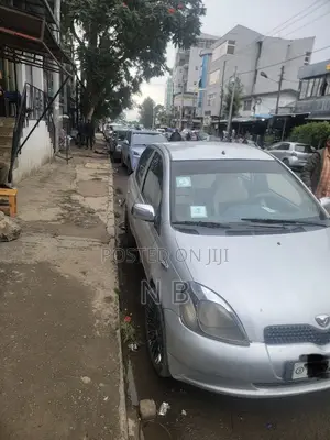 Toyota Vitz 2002 Silver