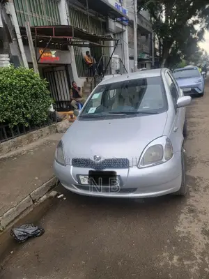 Toyota Vitz 2002 Silver