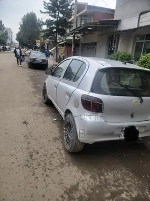 Toyota Vitz 2002 Silver