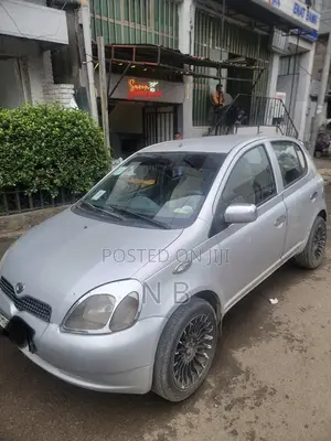 Toyota Vitz 2002 Silver