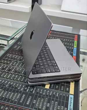 New Laptop Apple MacBook Pro 2021 M1 16GB Apple M1 Pro SSD 512GB