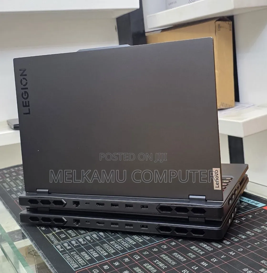 New Laptop Lenovo Legion Pro 7 48GB Intel Core i9 SSD 1T