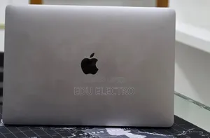 New Laptop Apple MacBook Pro 2017 16GB Intel Core i5 SSD 512GB