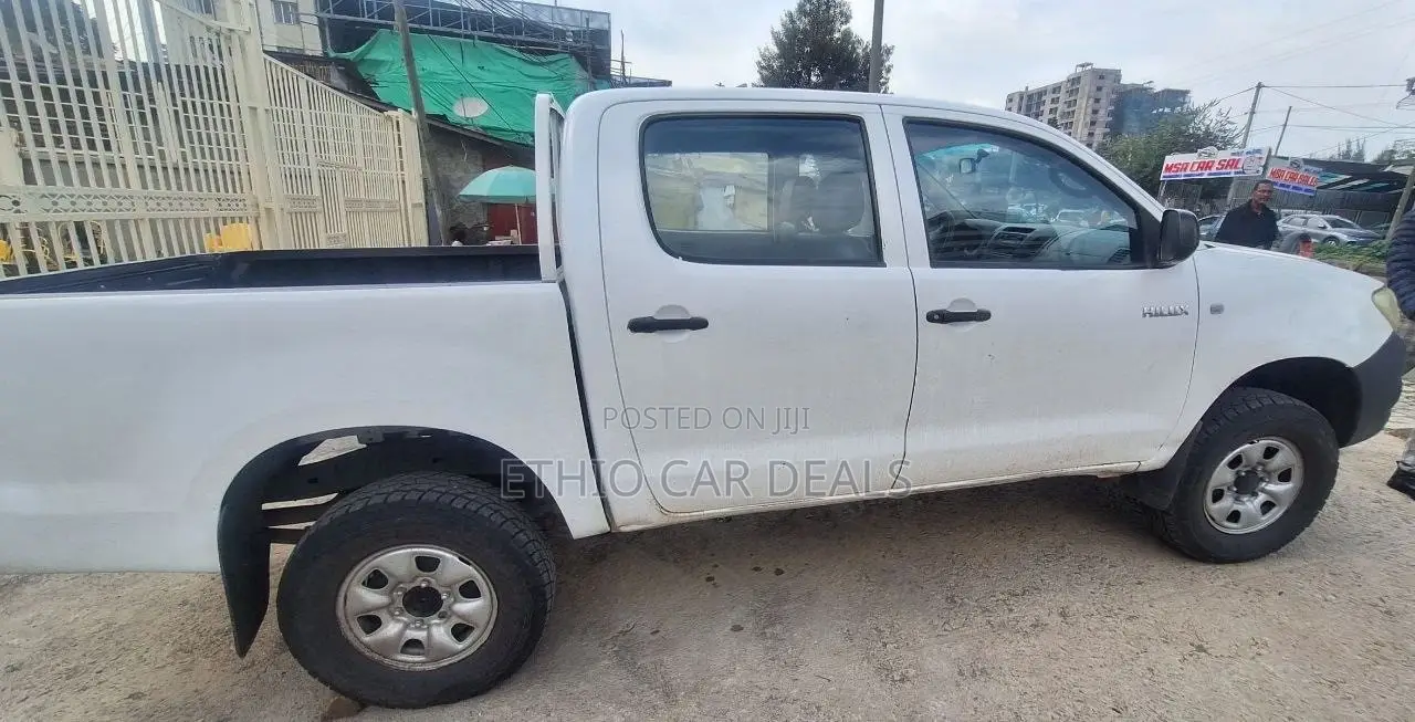 Toyota Hilux 2008 White