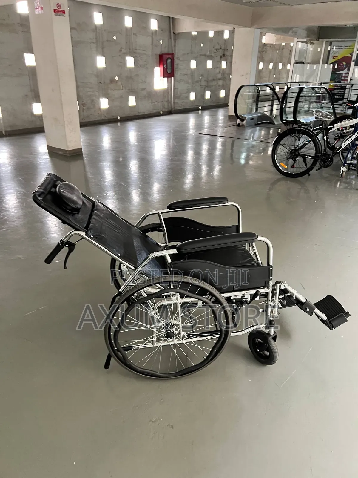 ምቹ የእግር መደገፊያ ያለው — Comfortable Footrest Wheelchair