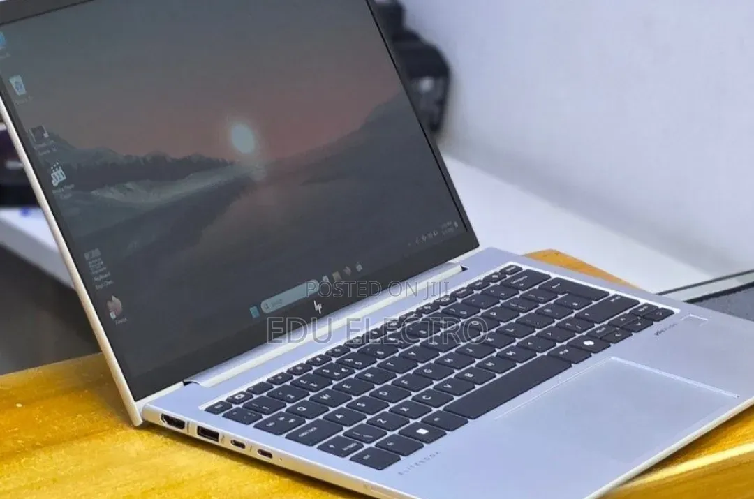 New Laptop HP Elitebook 830 G11 16GB Intel Core Ultra 7 SSD 512GB