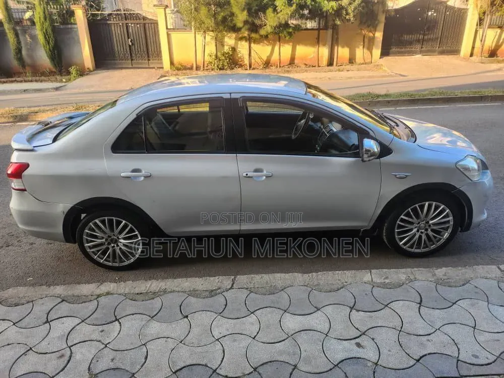 Toyota Belta 2008 Silver