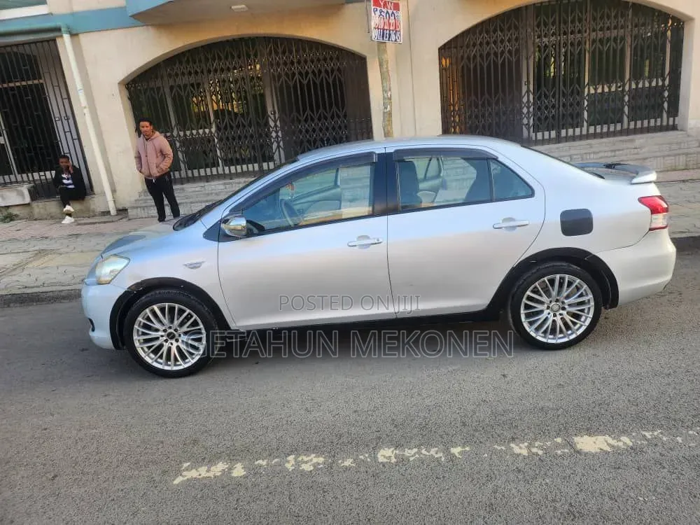 Toyota Belta 2008 Silver