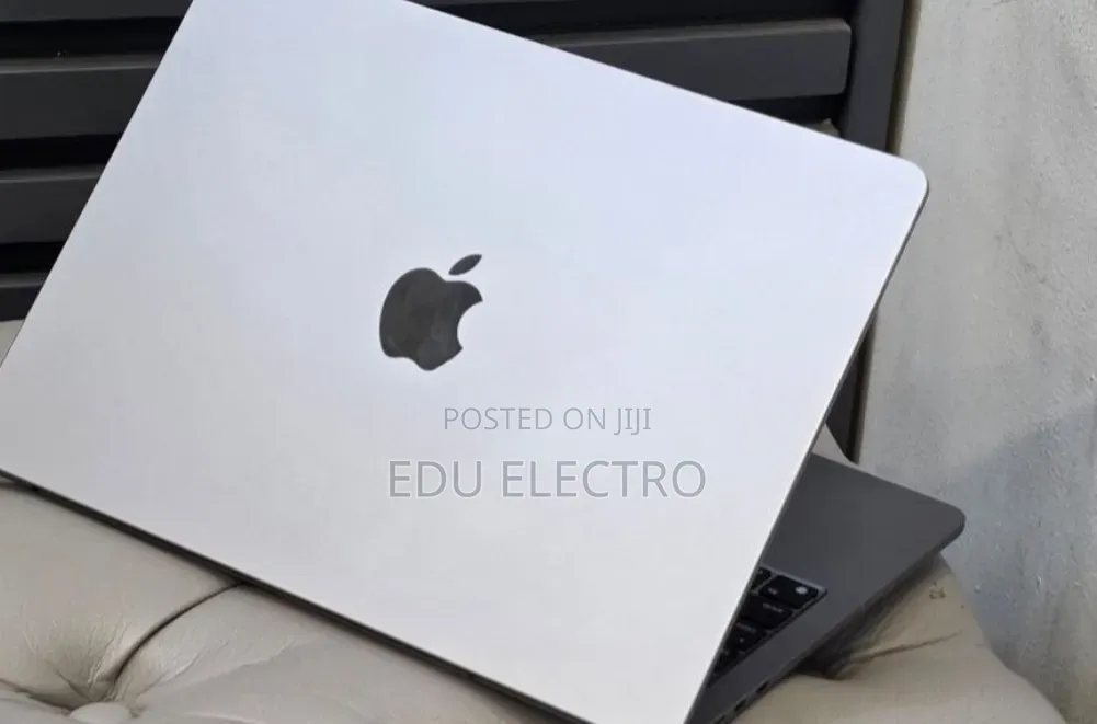 New Laptop Apple MacBook Air 2022 M2 8GB Apple M2 SSD 256GB