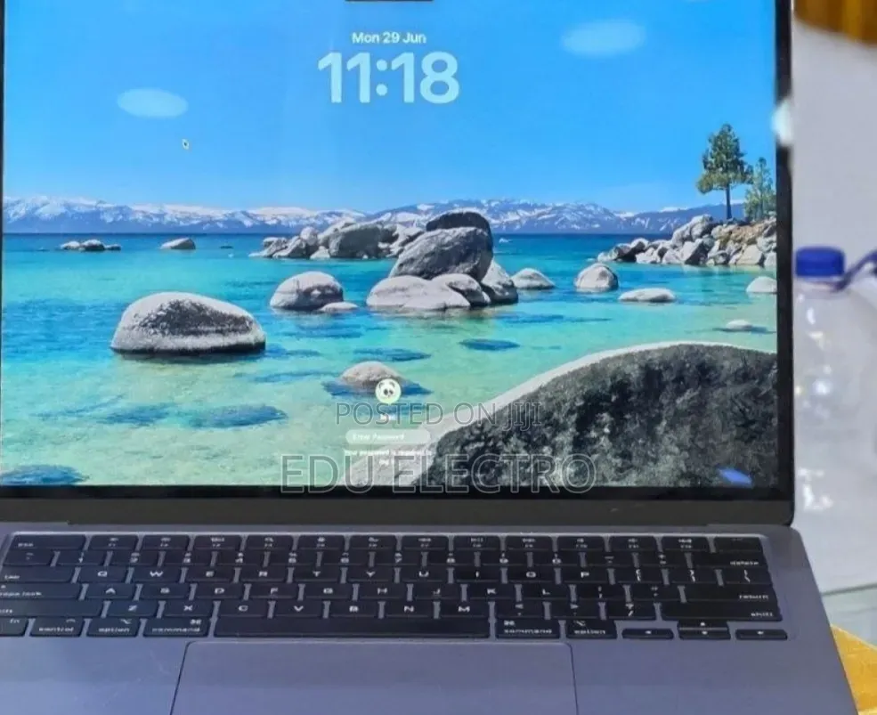 New Laptop Apple MacBook Air 2022 M2 8GB Apple M2 SSD 256GB